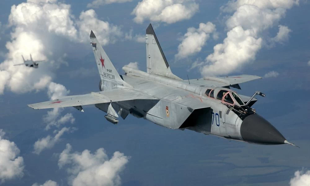 MiG-31 περνάει στην στρατόσφαιρα και βλέπει τη Γη από ψηλά!